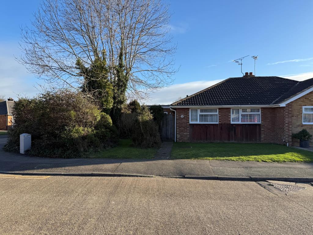 Lot: 153 - FOUR-BEDROOM BUNGALOW FOR REFURBISHMENT AND REPAIR - Semi-detached bungalow